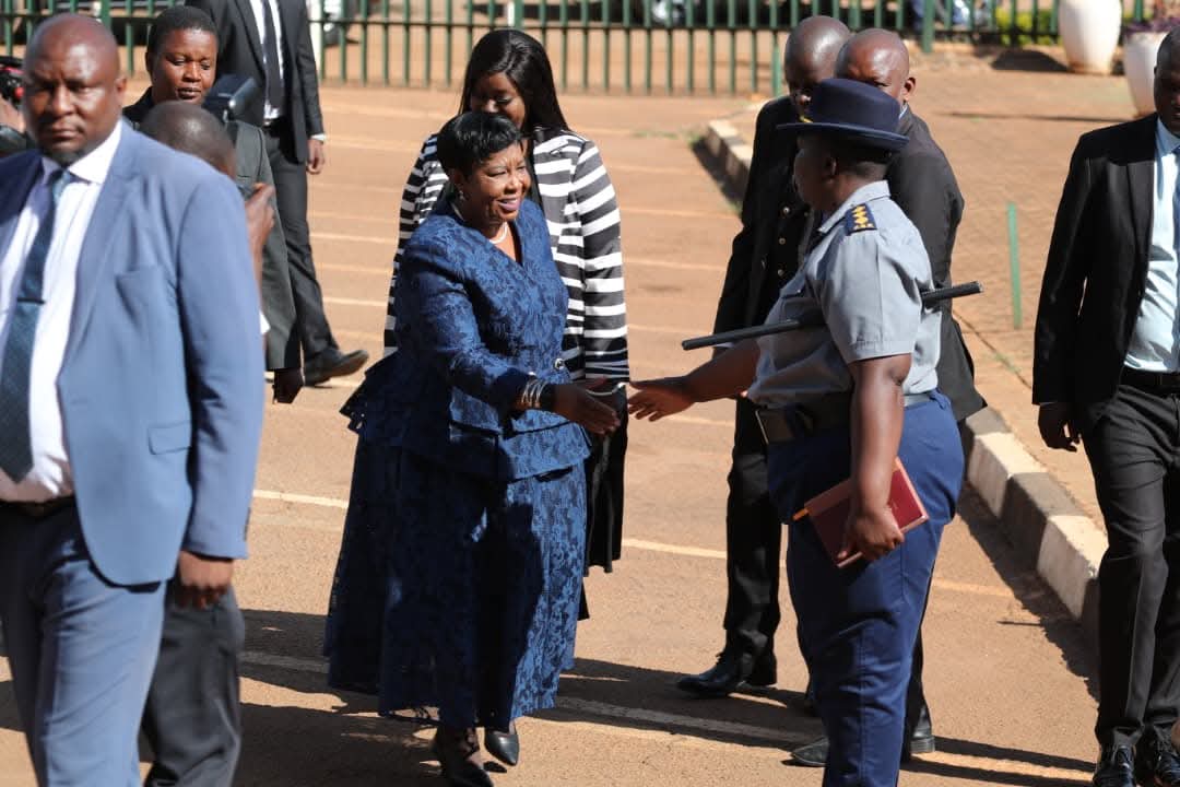 Amai Mnangagwa Visits Rotten Row Courts to Gain Insight Into Justice System