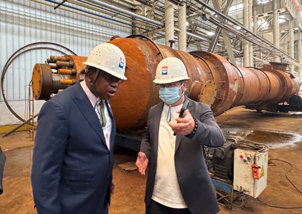 Prof. M. Ncube and the Zimbabwean team pose for a group photo during their visit to the Dalian Jinzhou Heavy Machinery Group in Dalian, China, as Zimbabwe advances efforts to achieve fertilizer self-sufficiency and strengthen regional agricultural competitiveness.