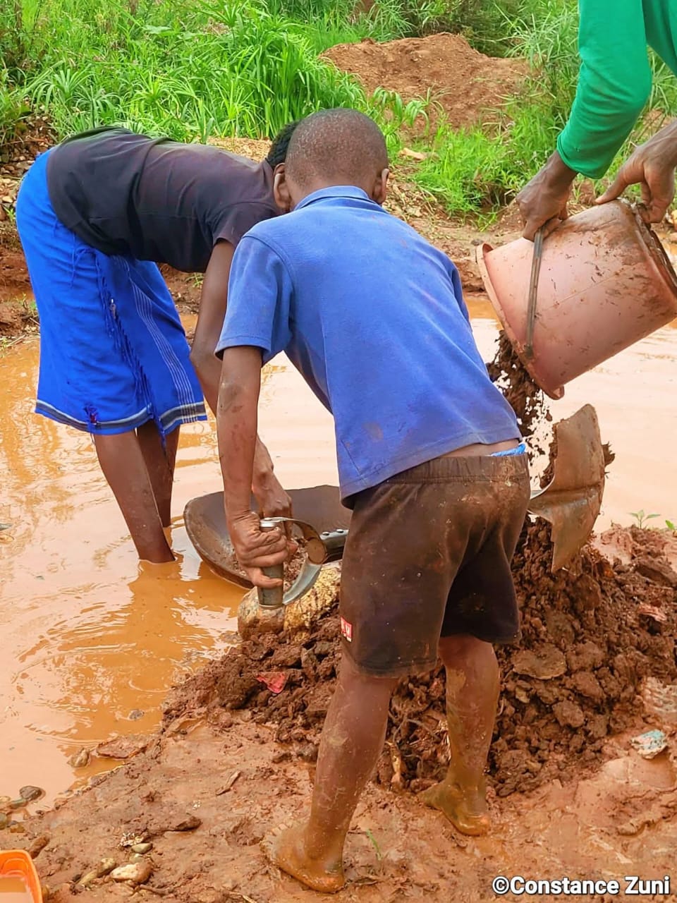"Washing Earth for Bread" - The Women Digging for Survival in Mazowe’s Gold Fields